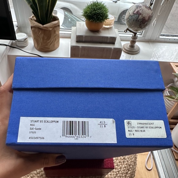 Stuart Weitzman Women's Stuart 85 Scallop Pumps US 11 - Picture 9 of 9